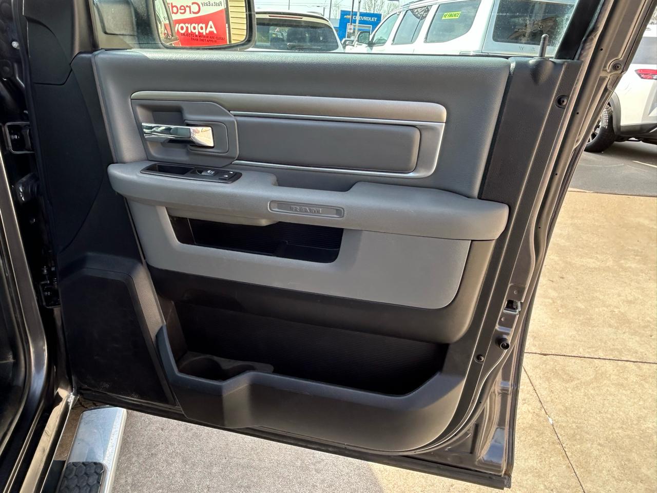 RAM 1500 SLT Crew Cab LWB 4WD 2016