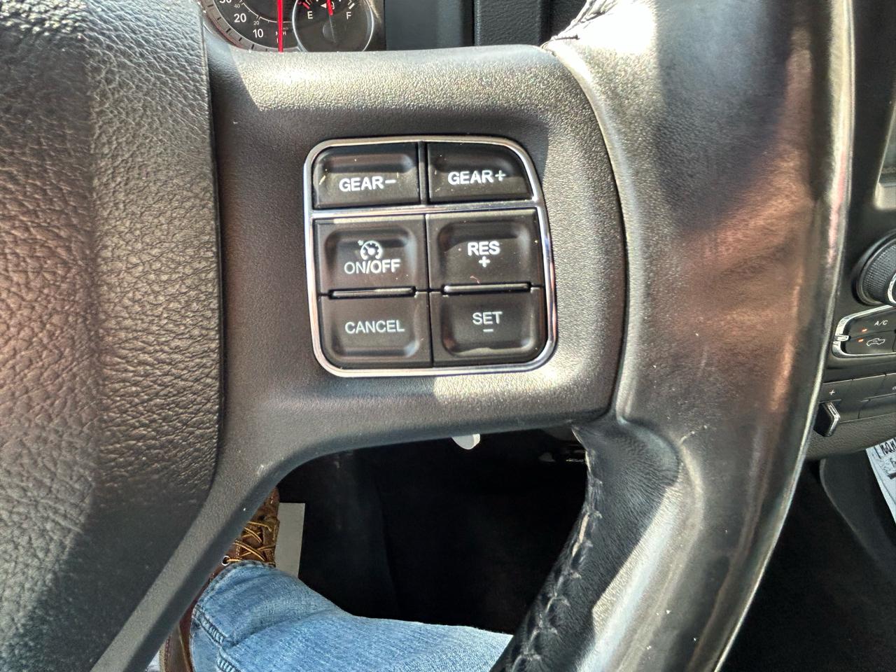 RAM 1500 SLT Crew Cab LWB 4WD 2016