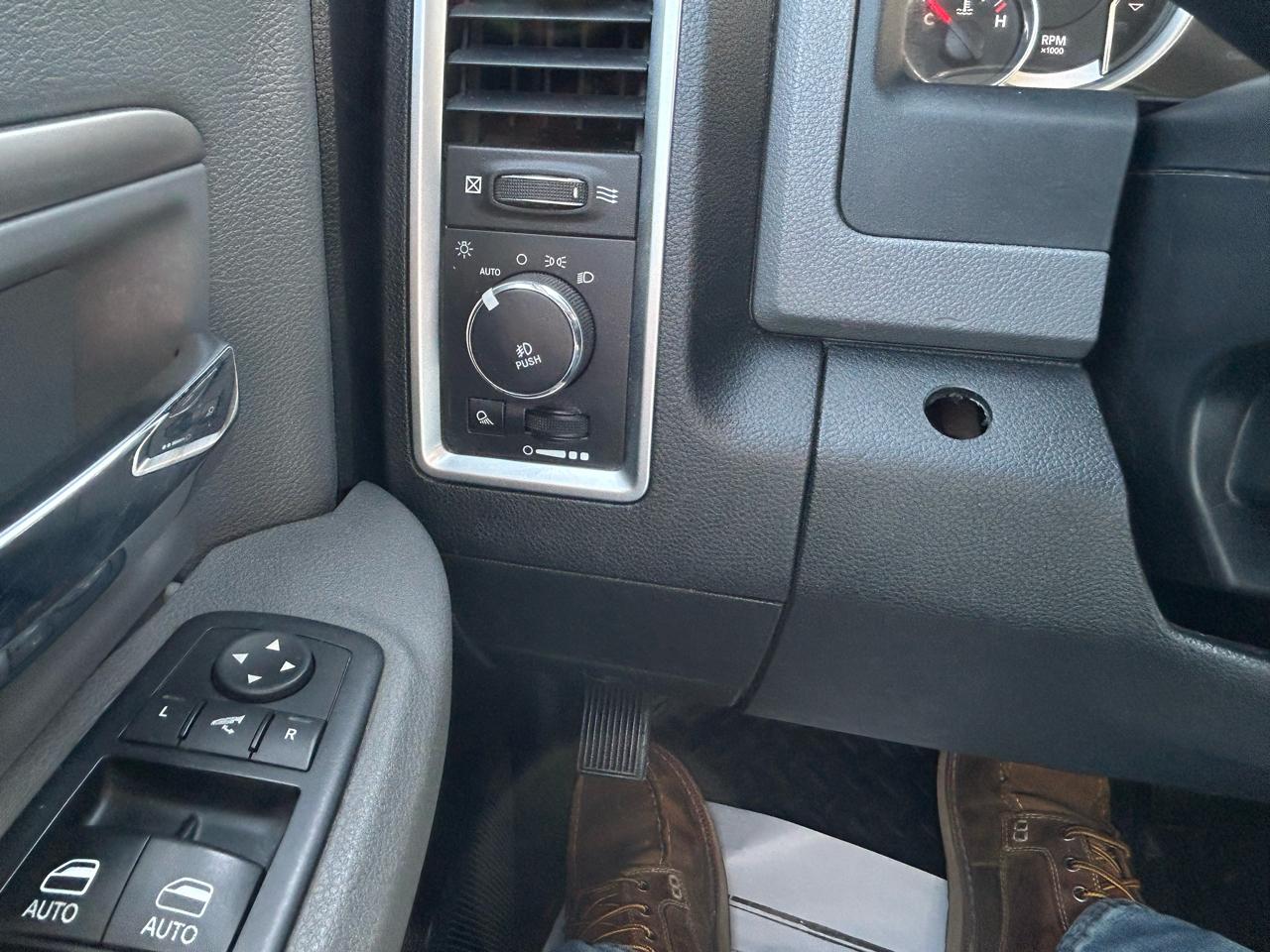 RAM 1500 SLT Crew Cab LWB 4WD 2016