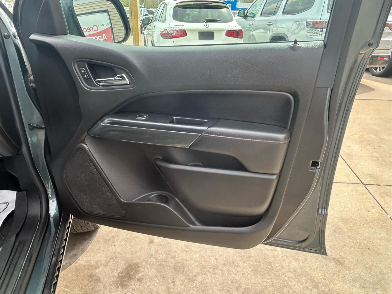 GMC Canyon SLE Crew Cab 4WD Short Box 2015