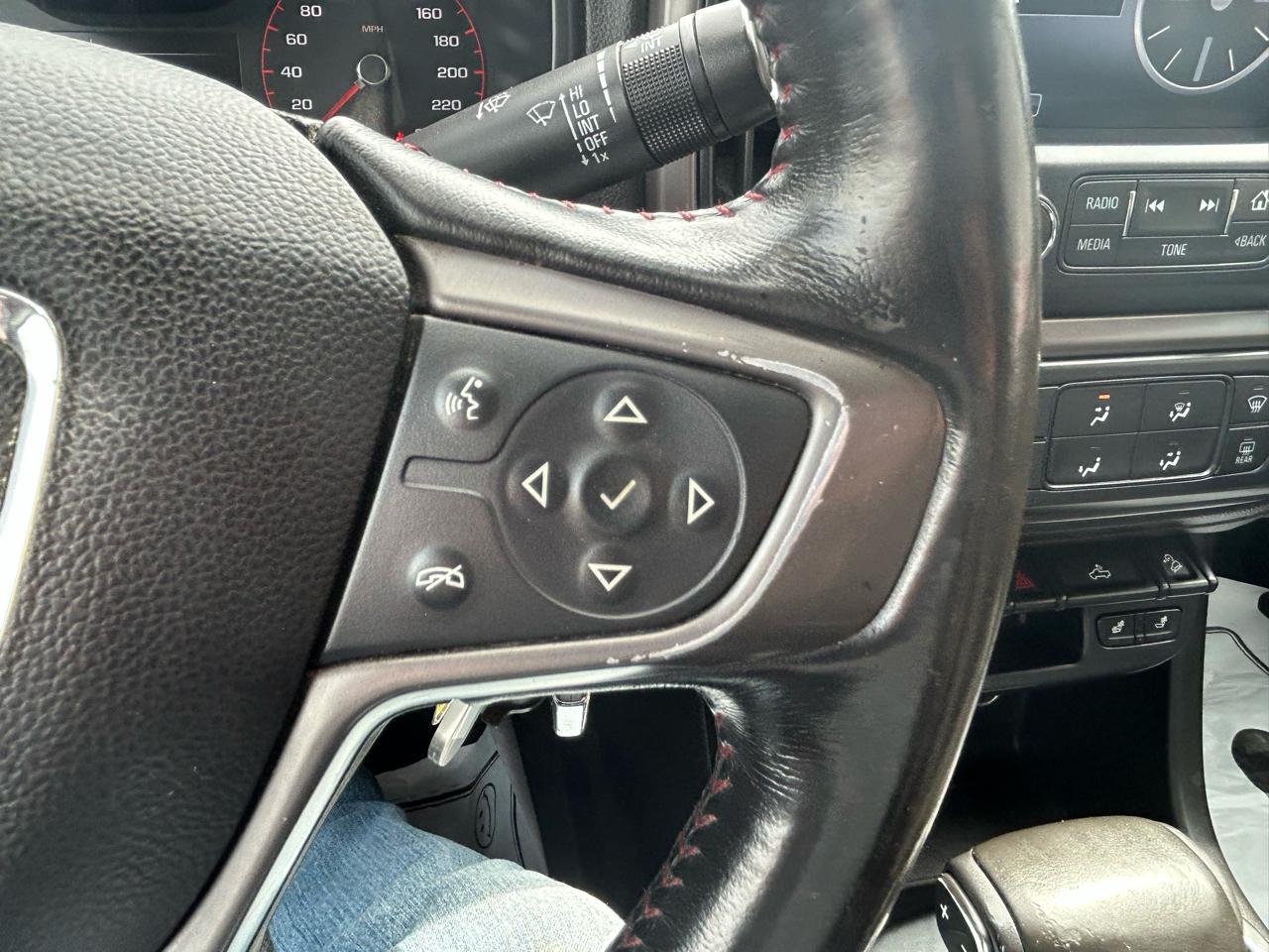 GMC Canyon SLE Crew Cab 4WD Short Box 2015