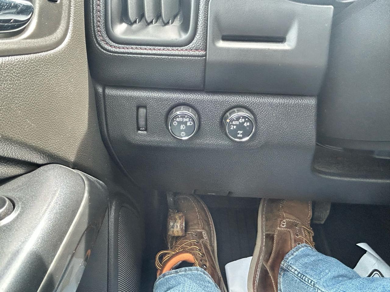 GMC Canyon SLE Crew Cab 4WD Short Box 2015