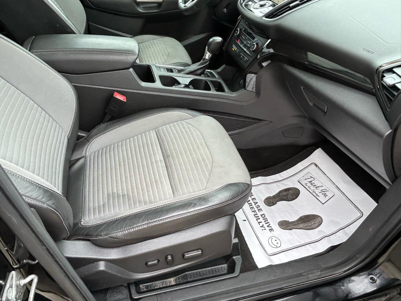 Ford Escape Titanium 4WD 2017