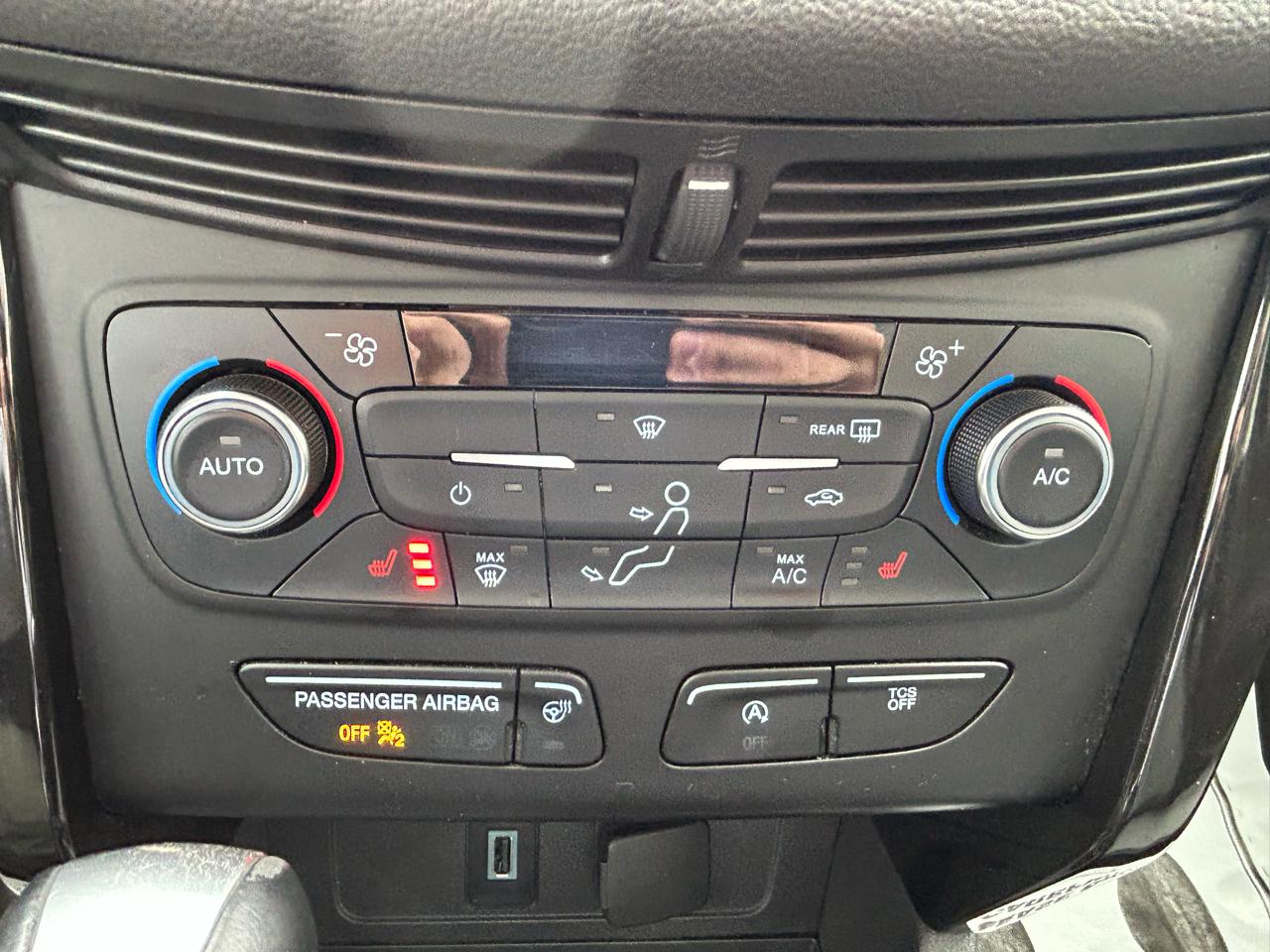 Ford Escape Titanium 4WD 2017