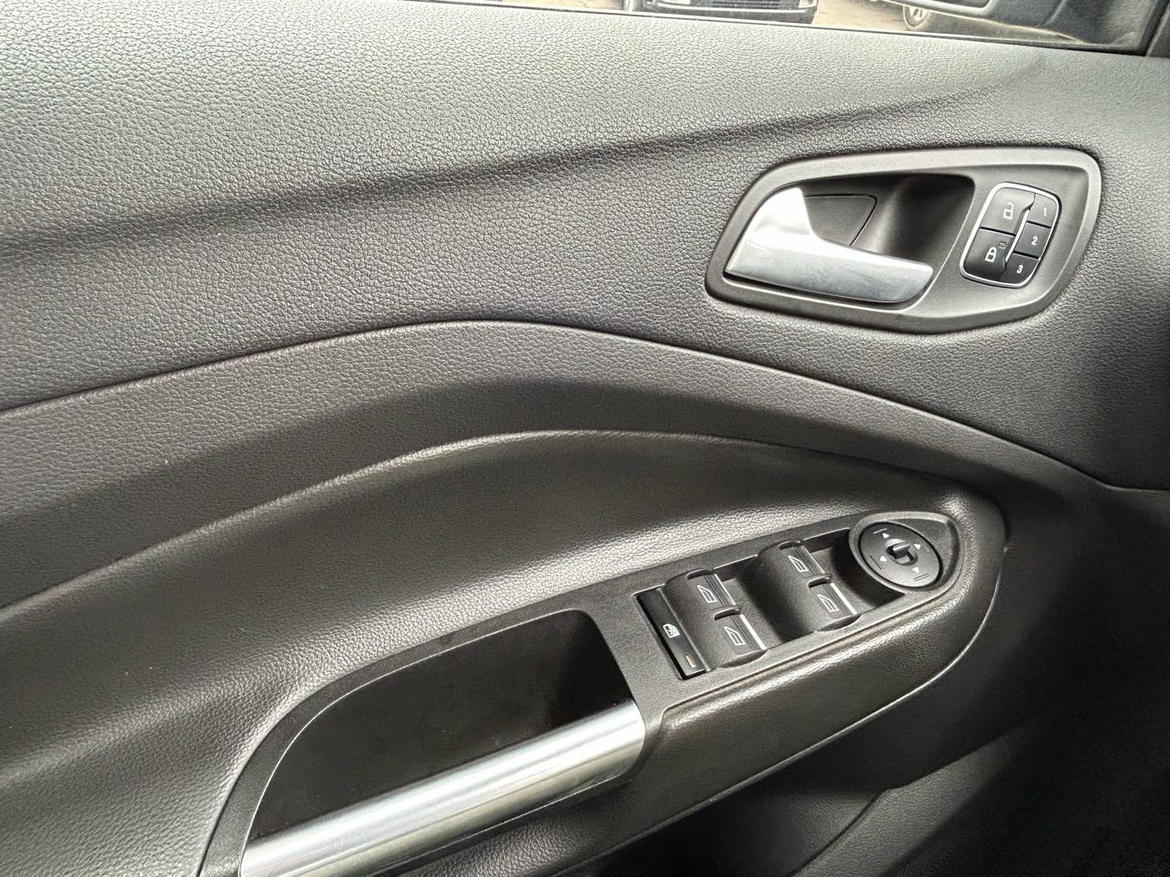 Ford Escape Titanium 4WD 2017