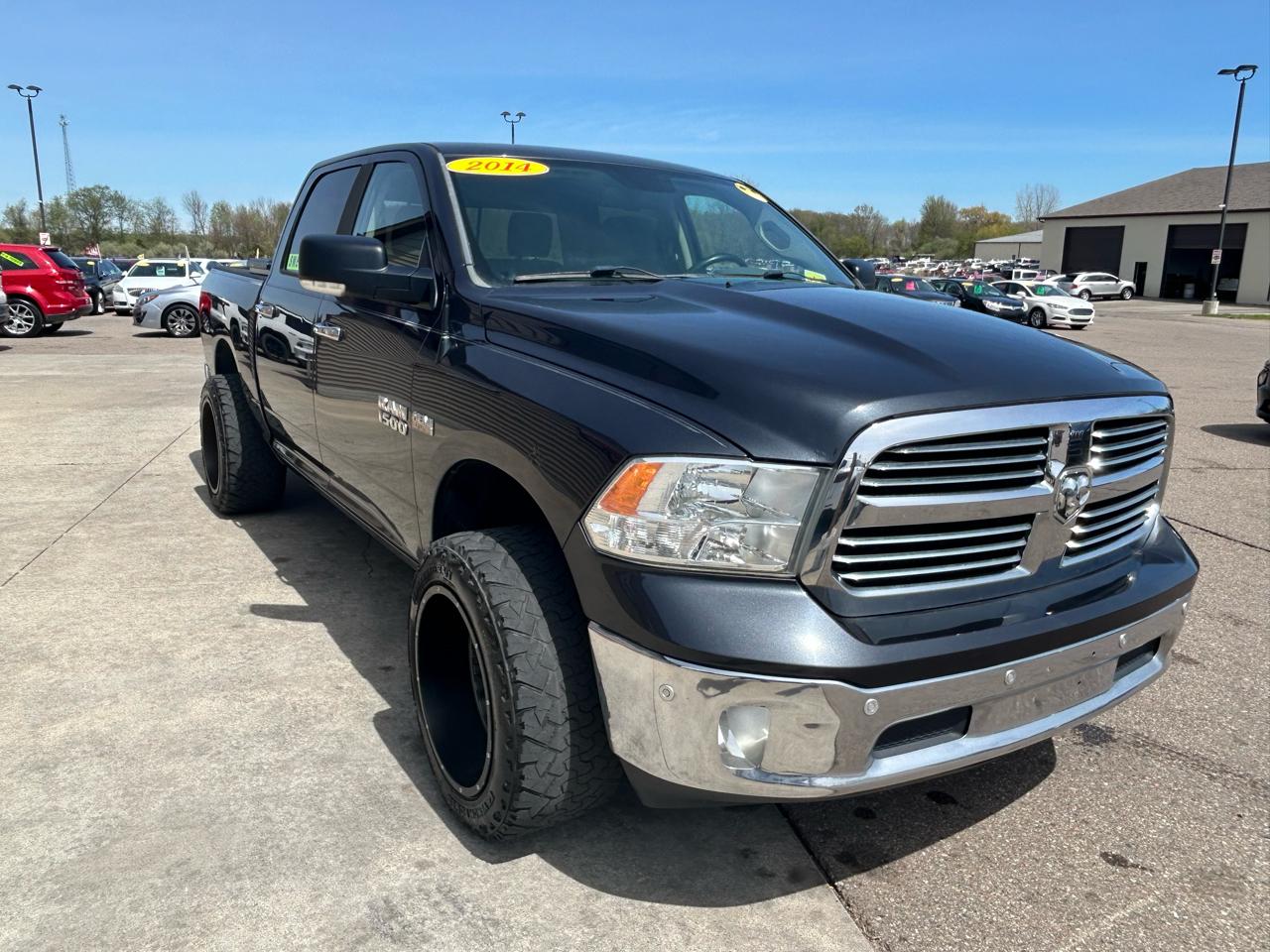 RAM 1500 SLT Crew Cab SWB 4WD 2014