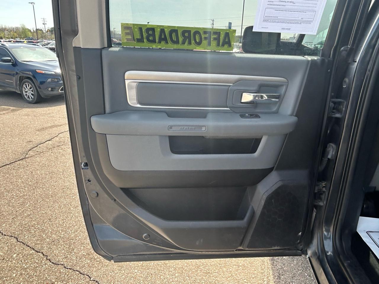 RAM 1500 SLT Crew Cab SWB 4WD 2014