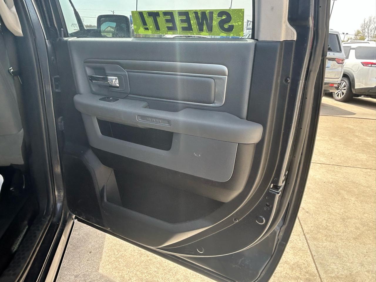 RAM 1500 SLT Crew Cab SWB 4WD 2014