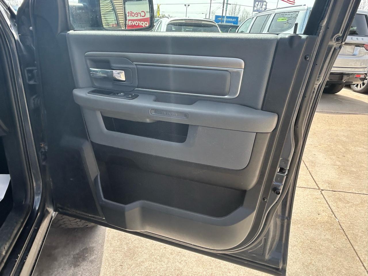 RAM 1500 SLT Crew Cab SWB 4WD 2014