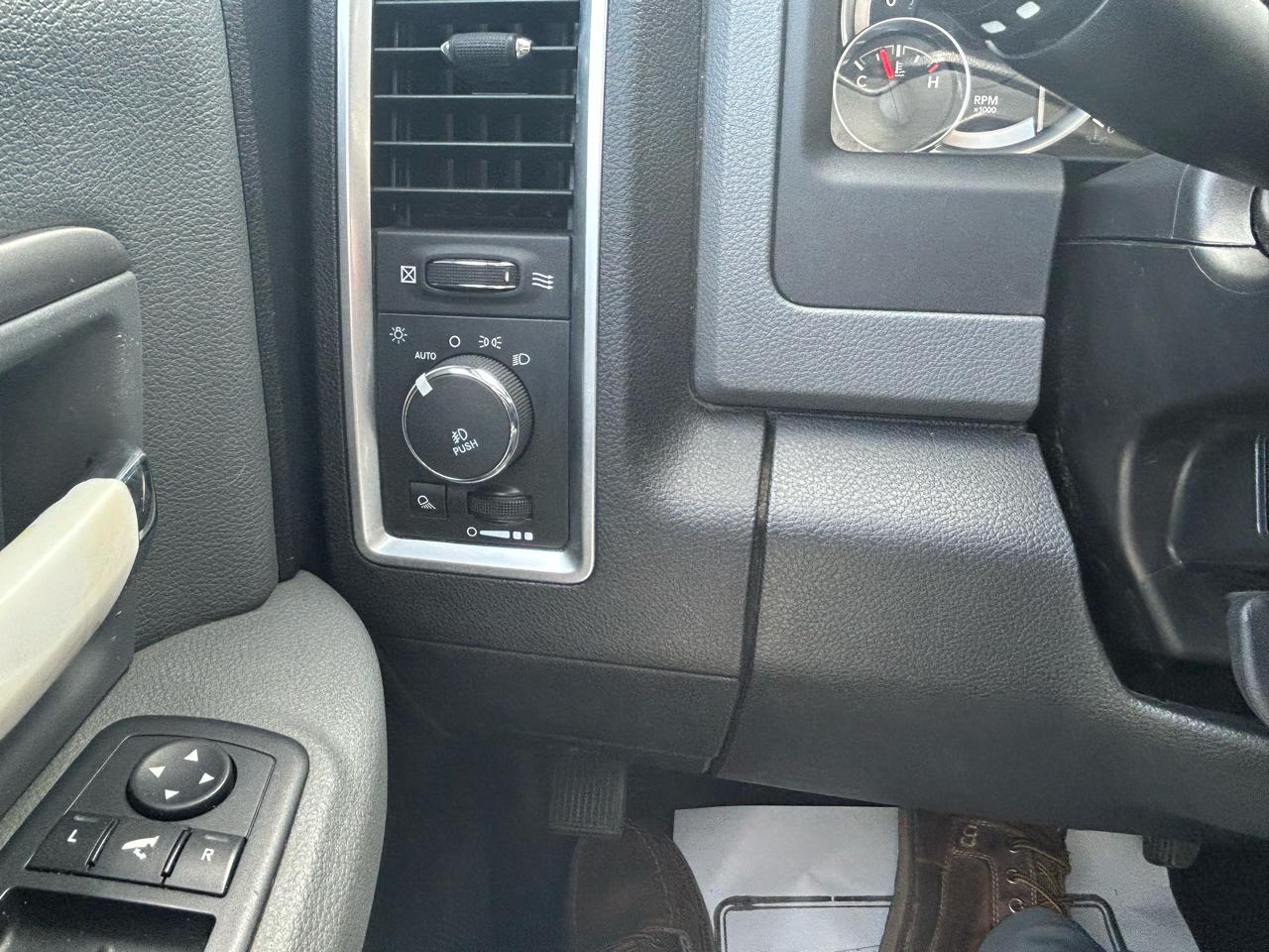 RAM 1500 SLT Crew Cab SWB 4WD 2014