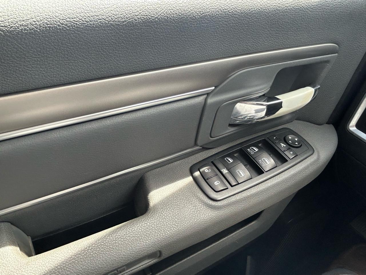 RAM 1500 SLT Crew Cab SWB 4WD 2014