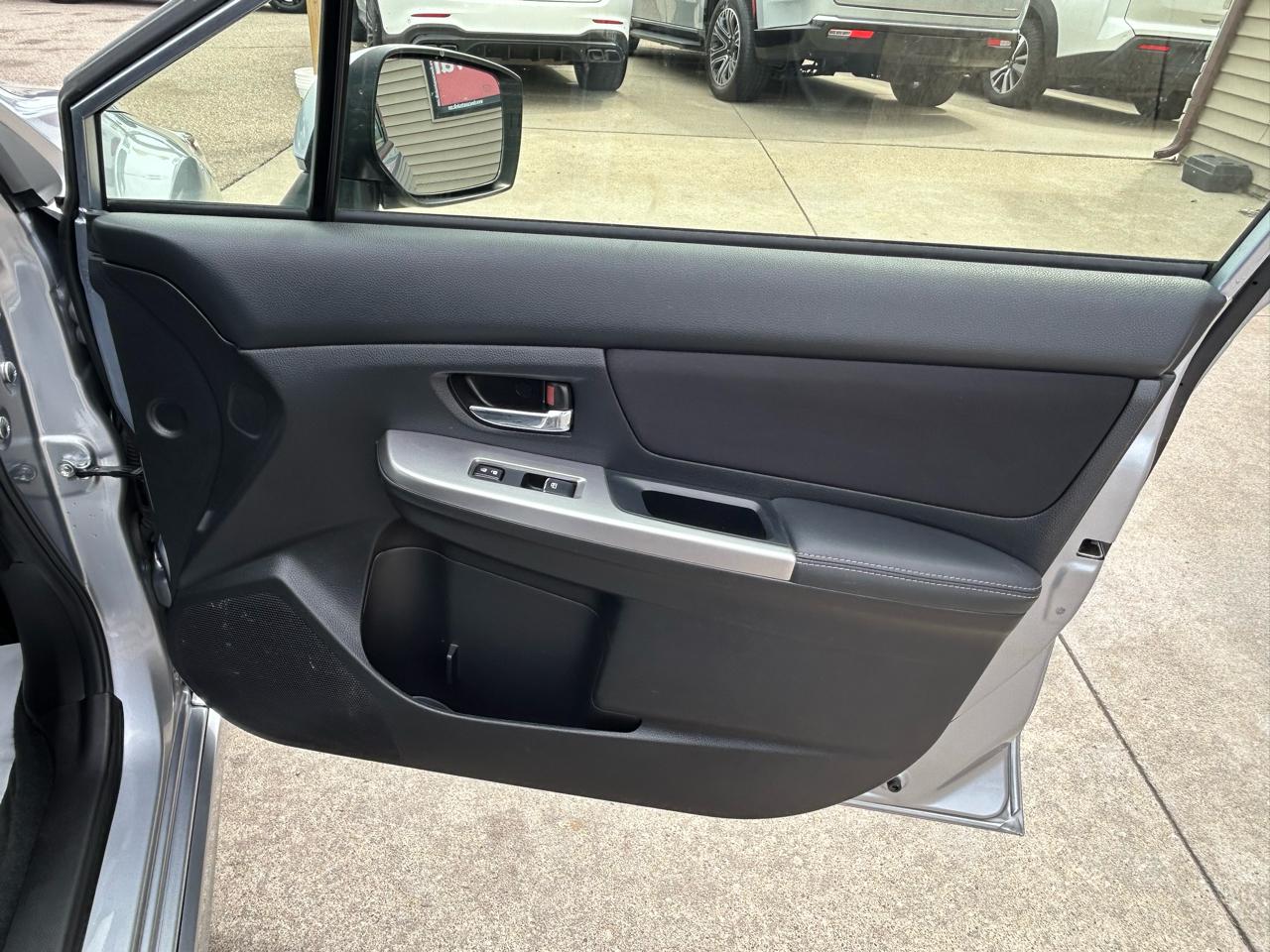 Subaru Impreza 2.0i Limited PZEV 5-Door 2016