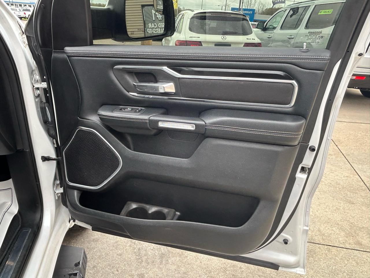 RAM 1500 Laramie Crew Cab SWB 4WD 2019