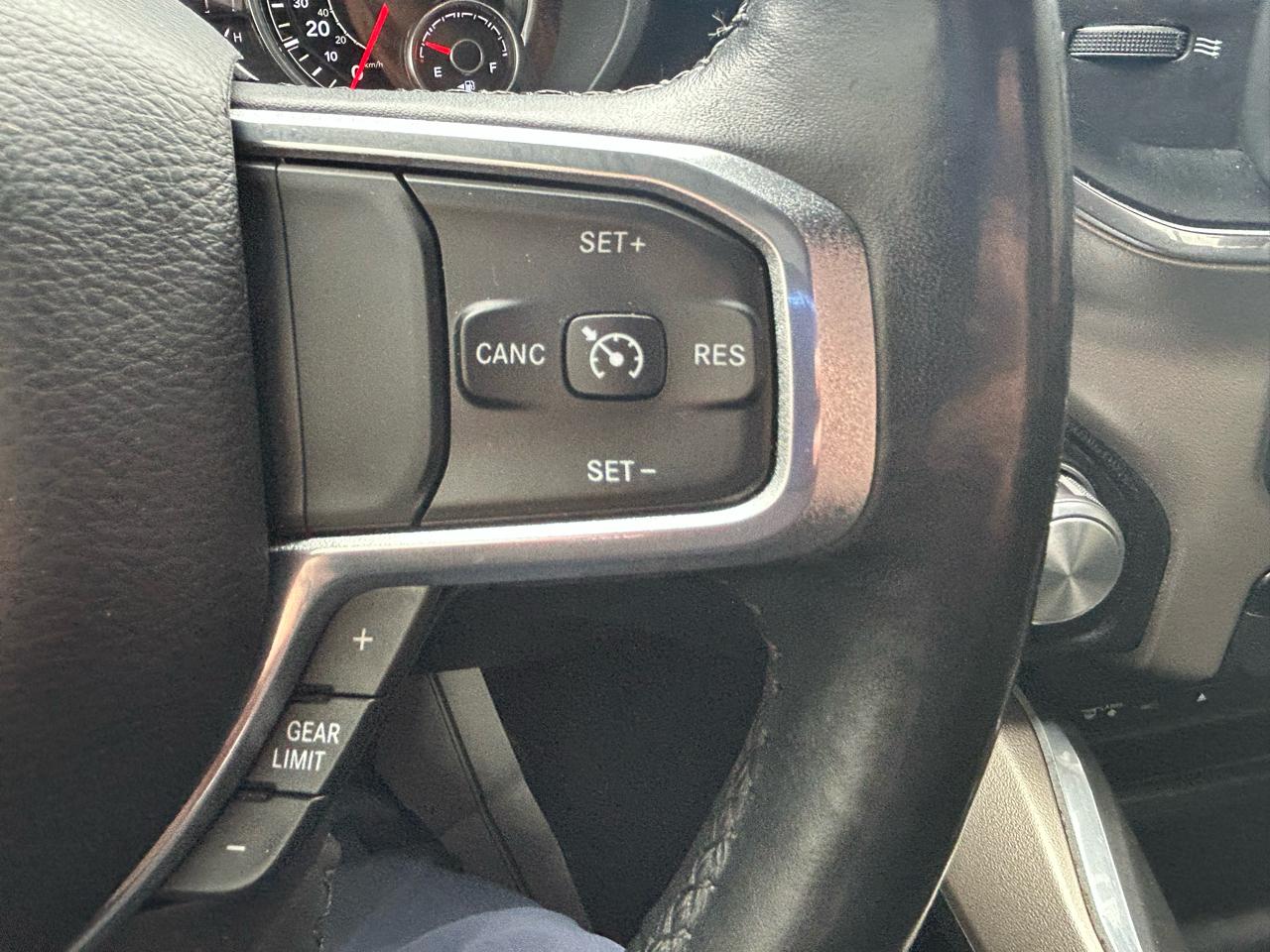 RAM 1500 Laramie Crew Cab SWB 4WD 2019