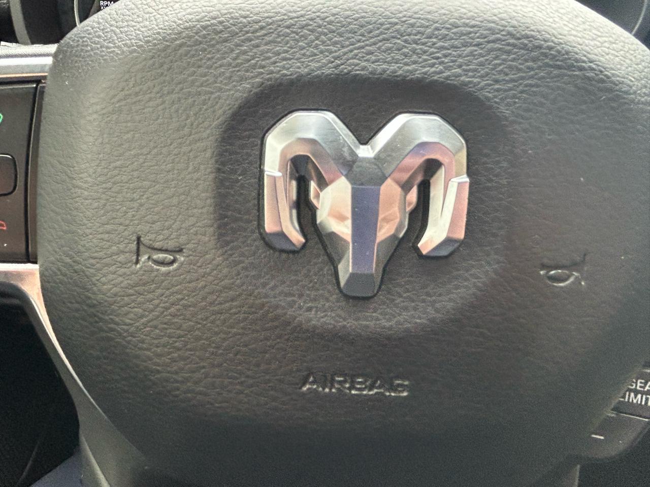 RAM 1500 Laramie Crew Cab SWB 4WD 2019