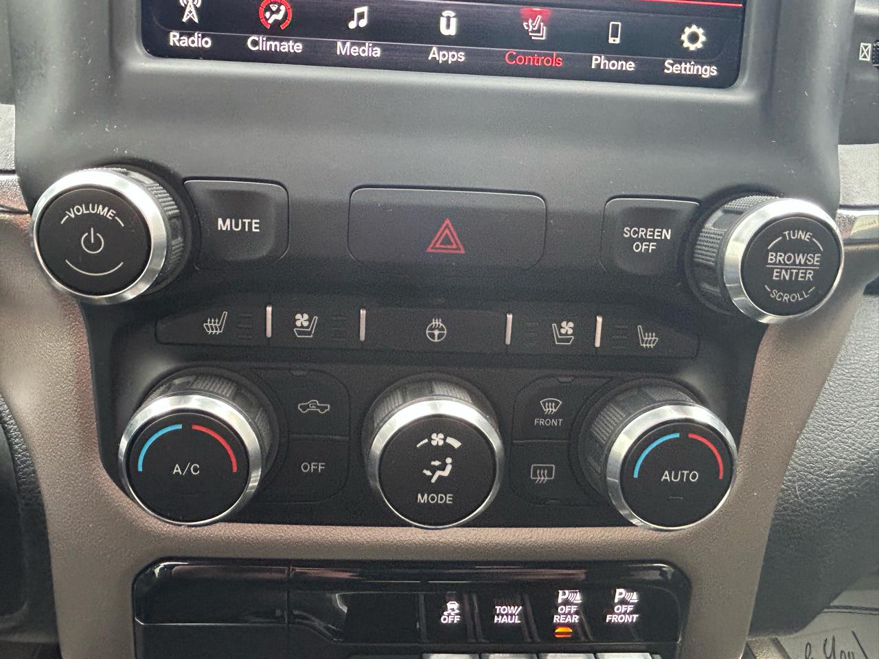 RAM 1500 Laramie Crew Cab SWB 4WD 2019