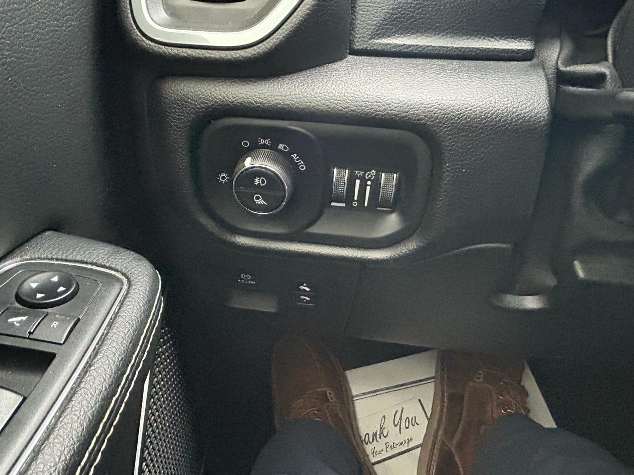 RAM 1500 Laramie Crew Cab SWB 4WD 2019