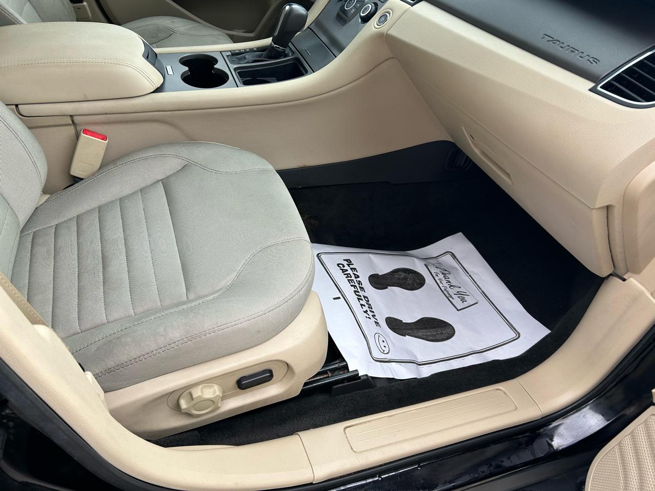 Ford Taurus SE FWD 2017