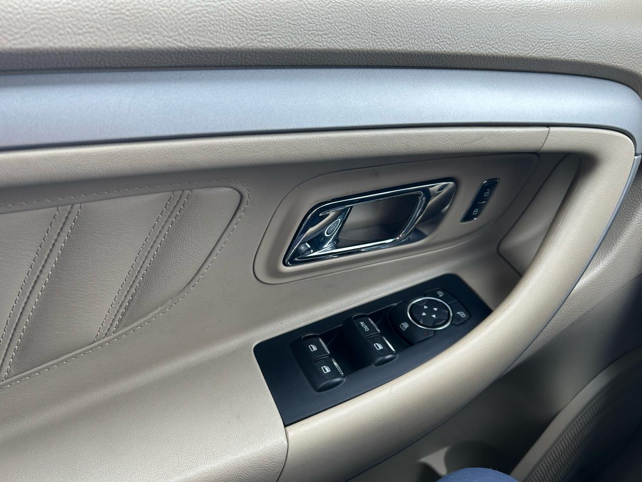 Ford Taurus SE FWD 2017