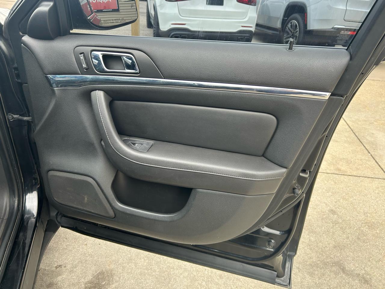 Lincoln MKS 3.5L with EcoBoost AWD 2011