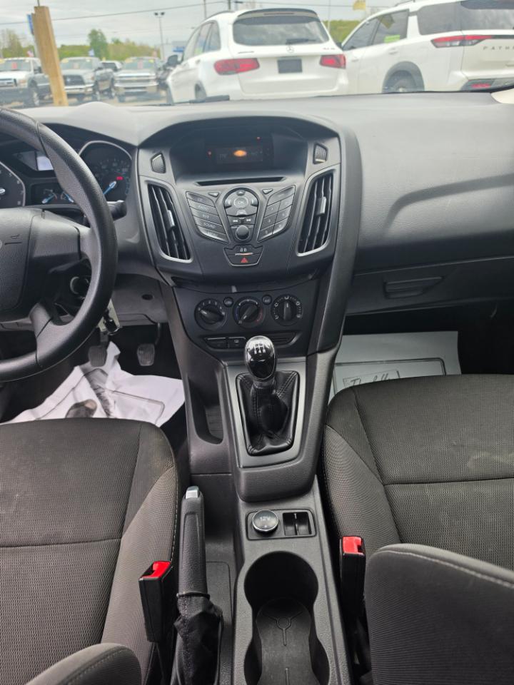 Ford Focus S Sedan 2013