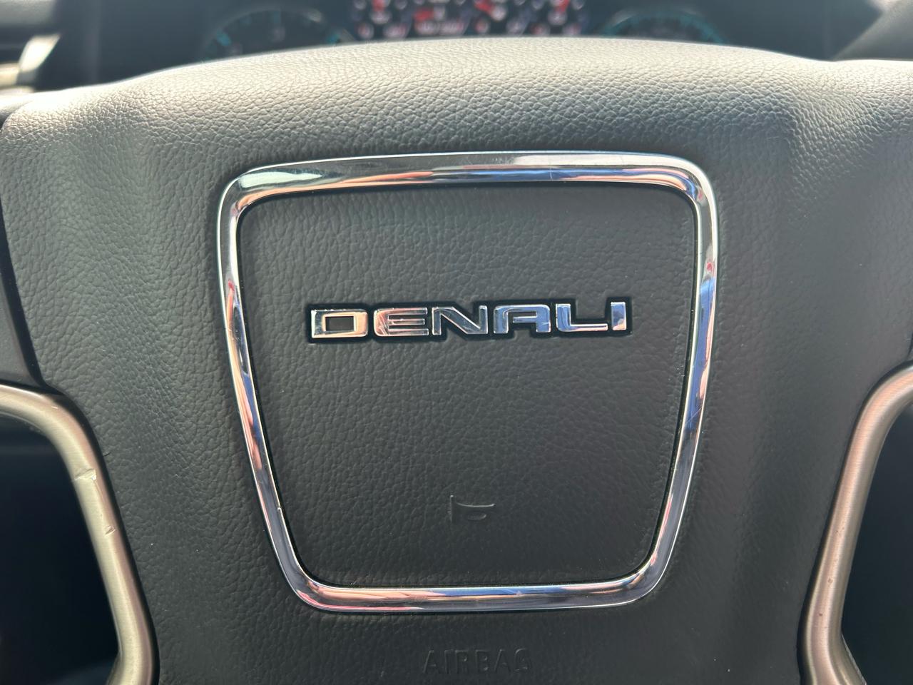 GMC Yukon Denali  2017