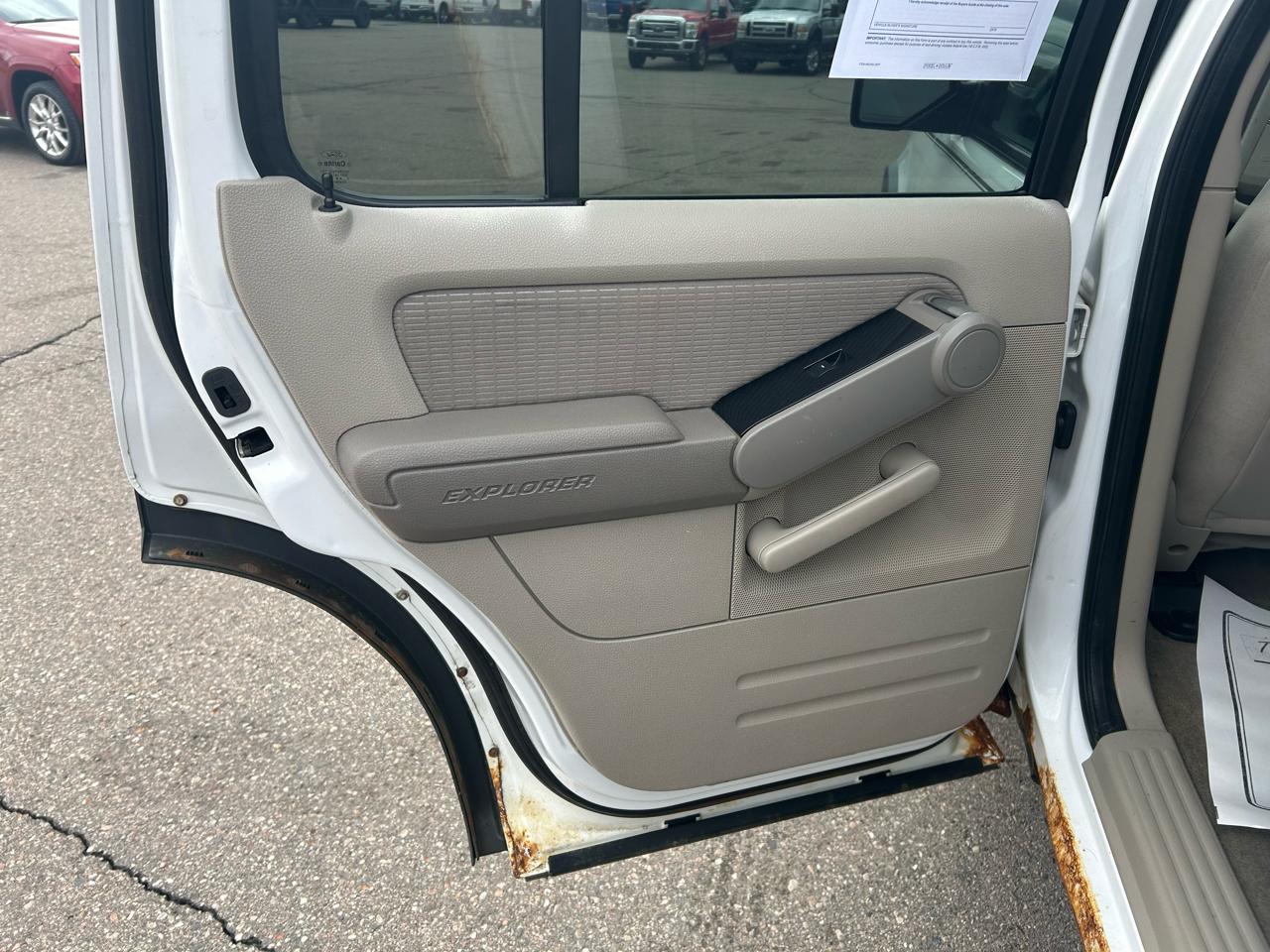 Ford Explorer XLT 4.0L 4WD 2006