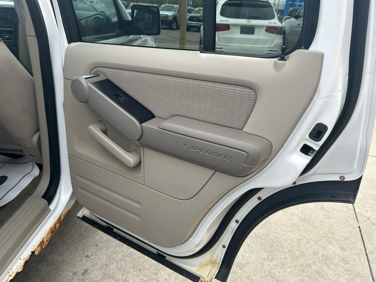 Ford Explorer XLT 4.0L 4WD 2006