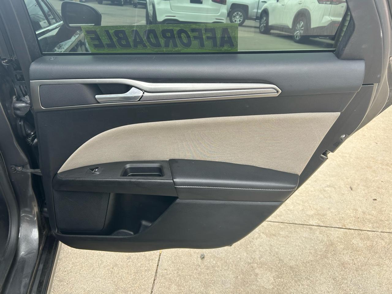 Ford Fusion S 2017