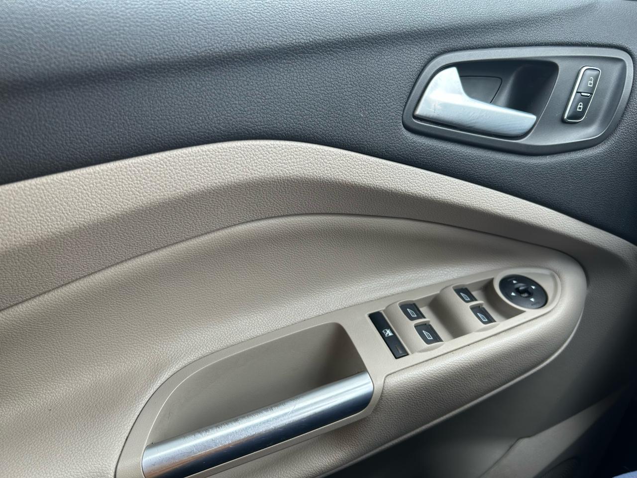 Ford Escape SE FWD 2016