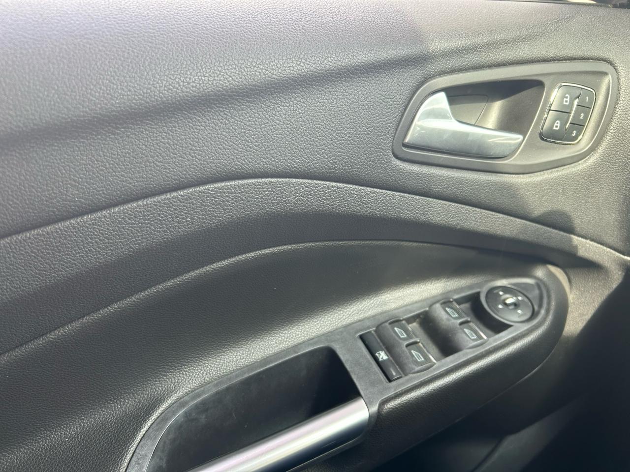 Ford Escape Titanium 4WD 2013