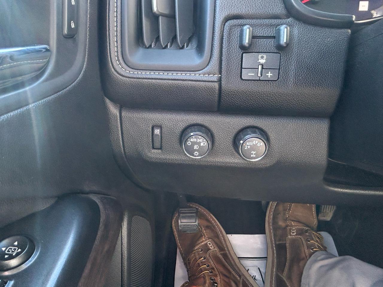 GMC Canyon Denali Crew Cab Long Box 4WD 2021