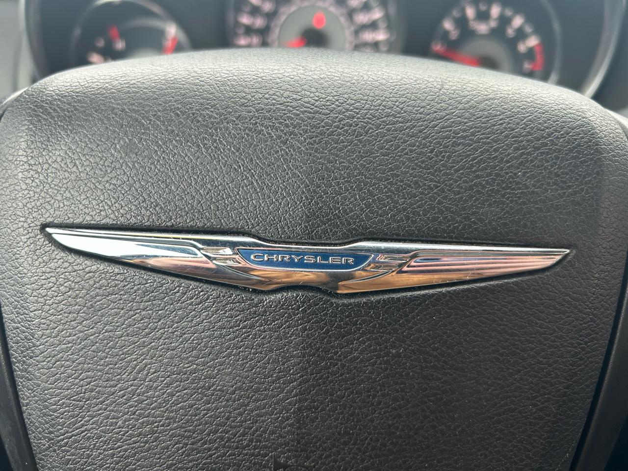Chrysler 200 LX 2013
