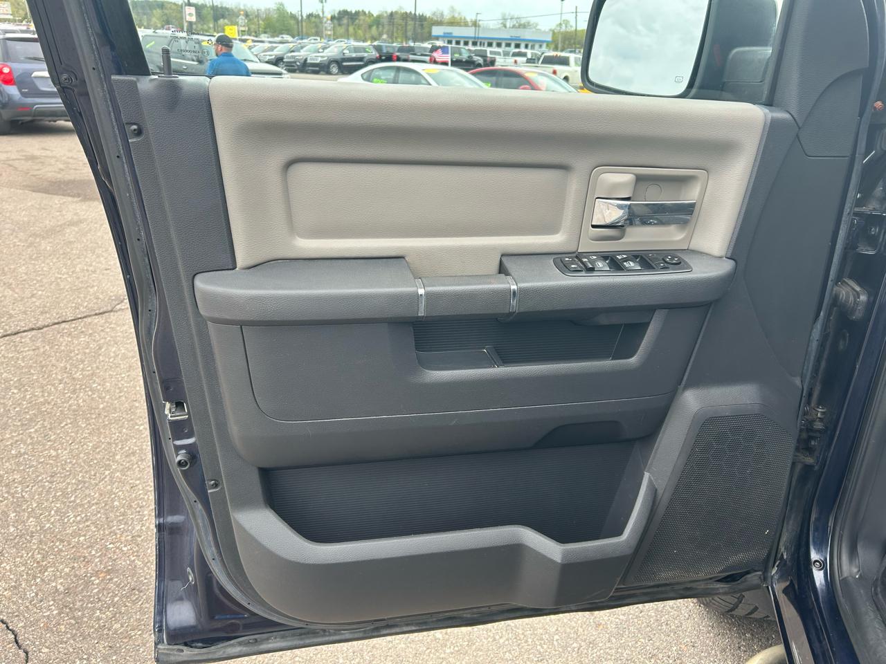 RAM 1500 SLT Quad Cab 4WD 2012