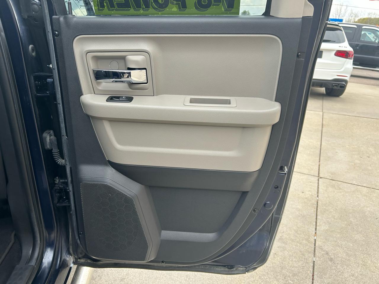 RAM 1500 SLT Quad Cab 4WD 2012