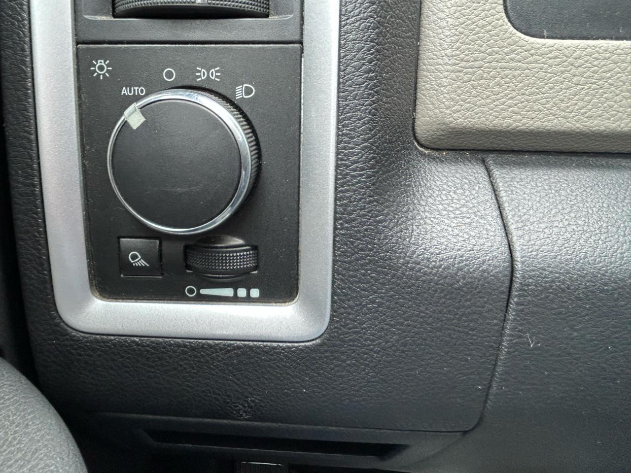 RAM 1500 SLT Quad Cab 4WD 2012
