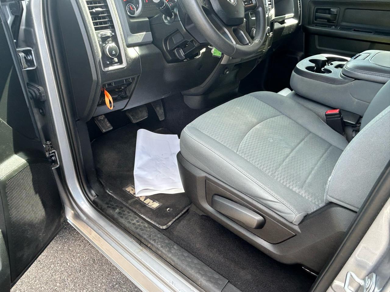 RAM 1500 Classic Tradesman Quad Cab 4WD 2020