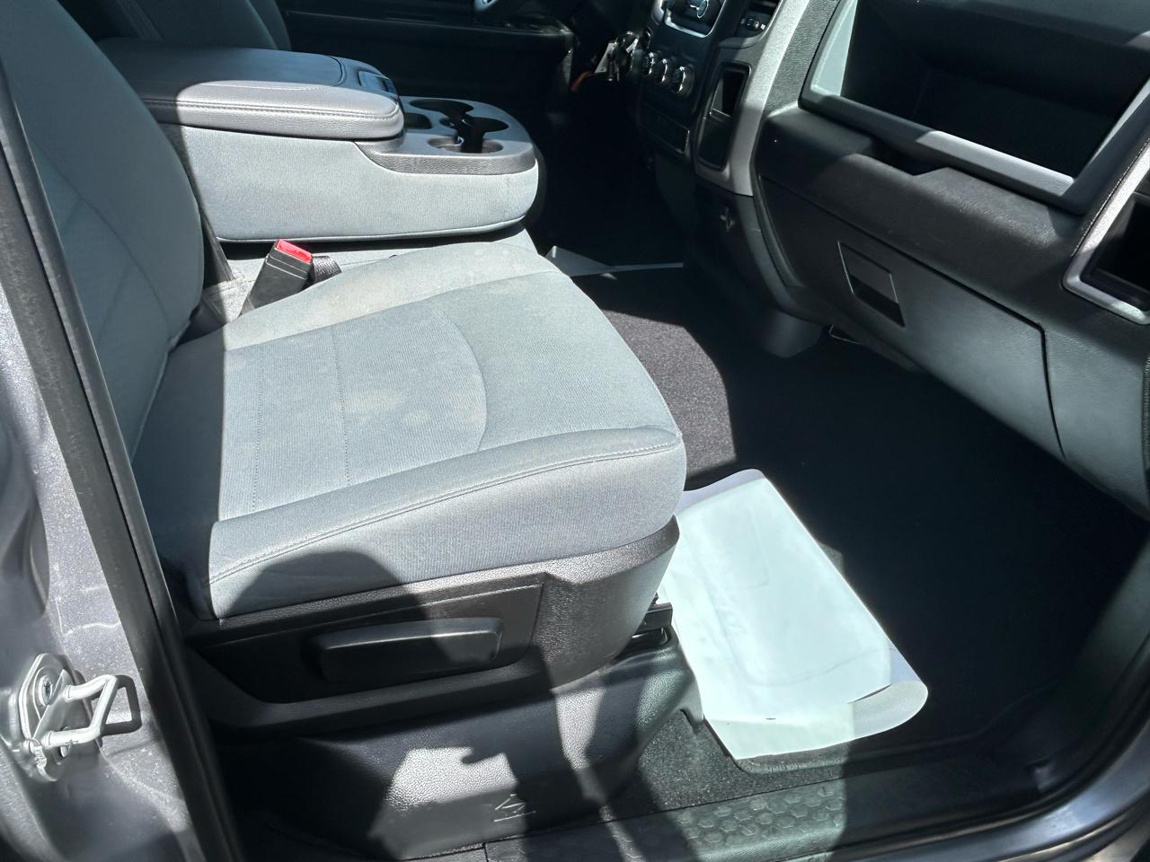 RAM 1500 Classic Tradesman Quad Cab 4WD 2020