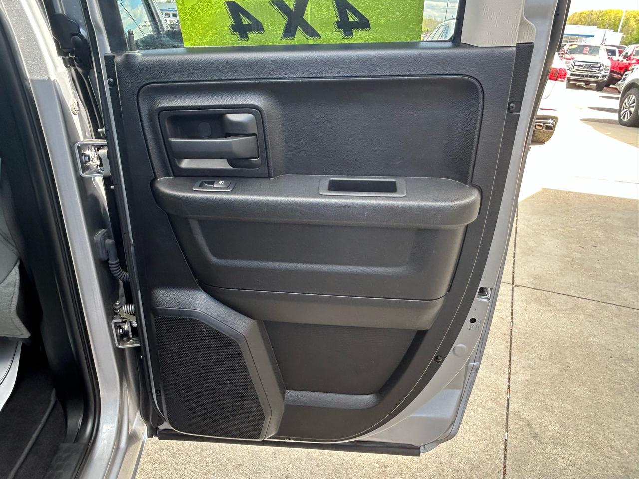 RAM 1500 Classic Tradesman Quad Cab 4WD 2020
