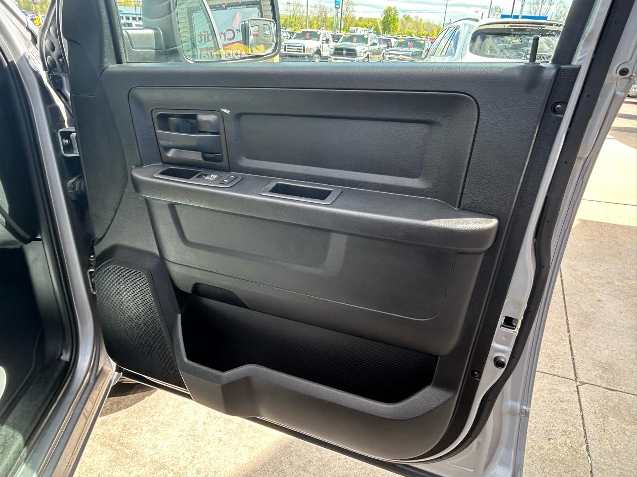 RAM 1500 Classic Tradesman Quad Cab 4WD 2020