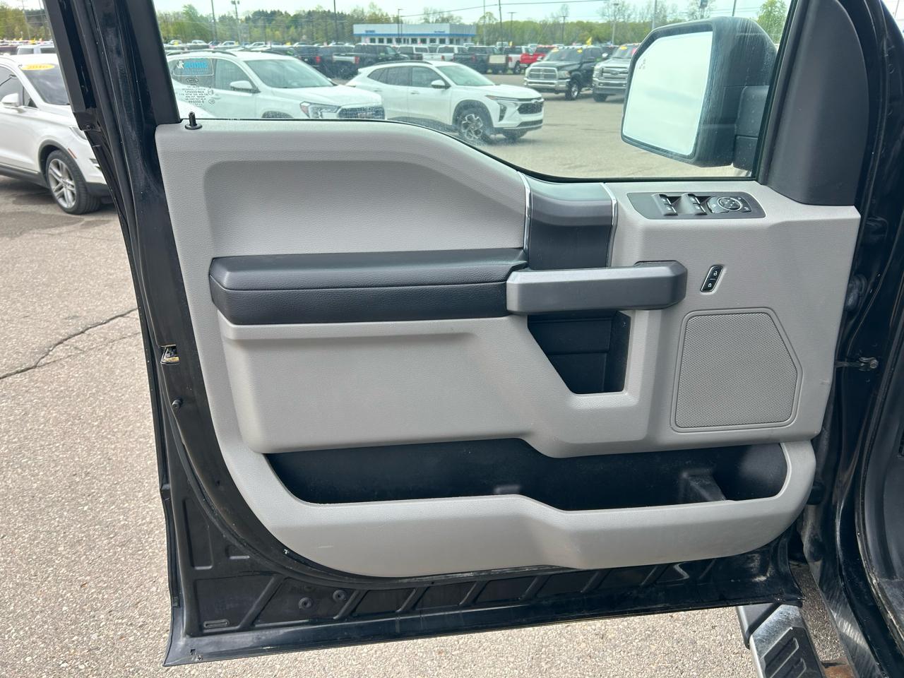 Ford F-150 4WD SuperCrew 139" XLT 2017