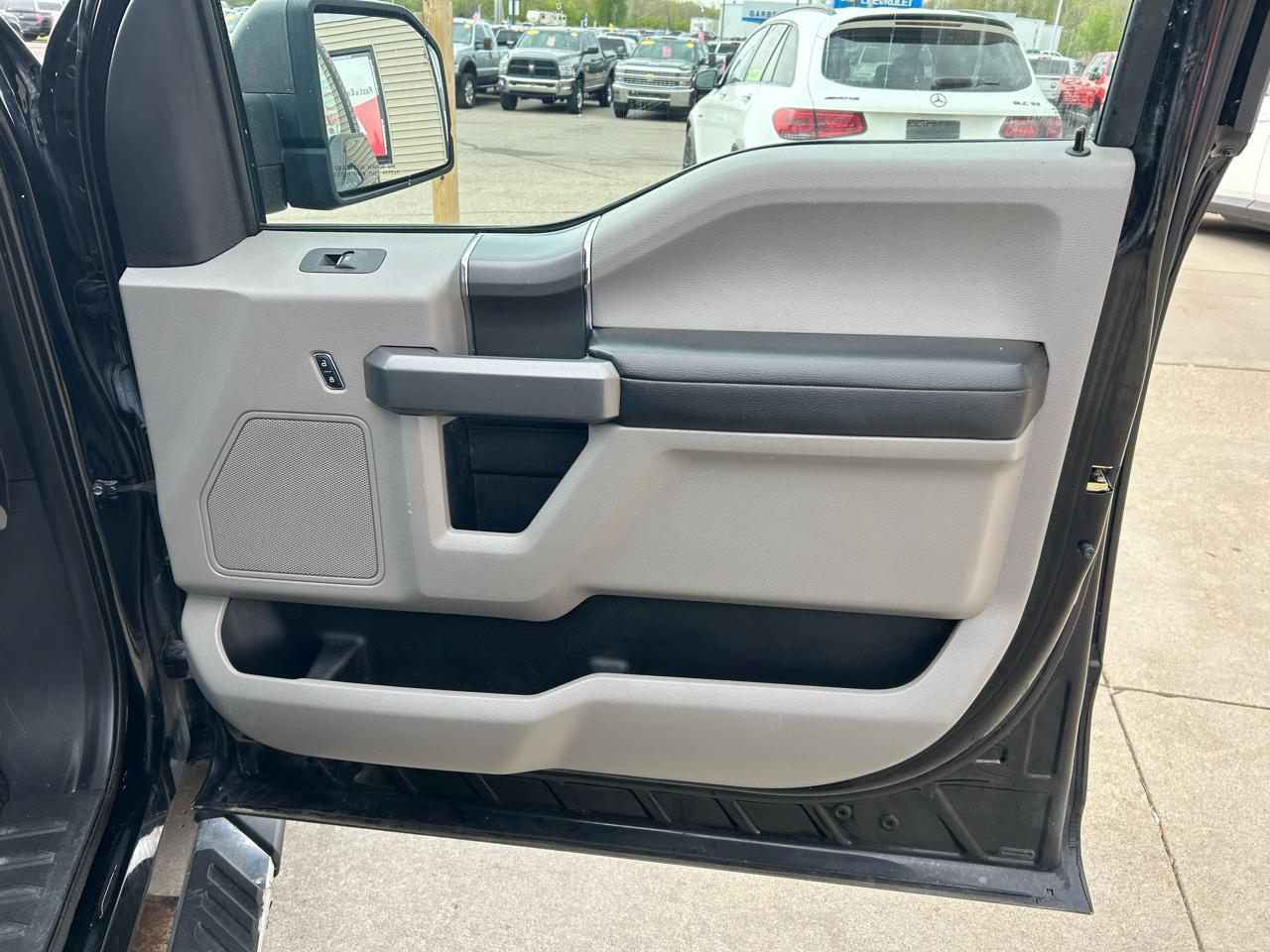Ford F-150 4WD SuperCrew 139" XLT 2017