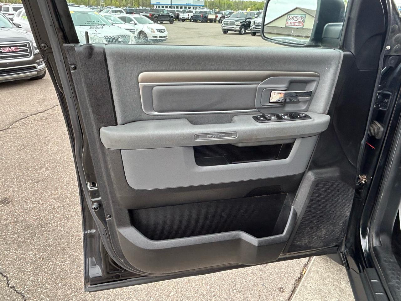 RAM 1500 SLT Crew Cab SWB 4WD 2013