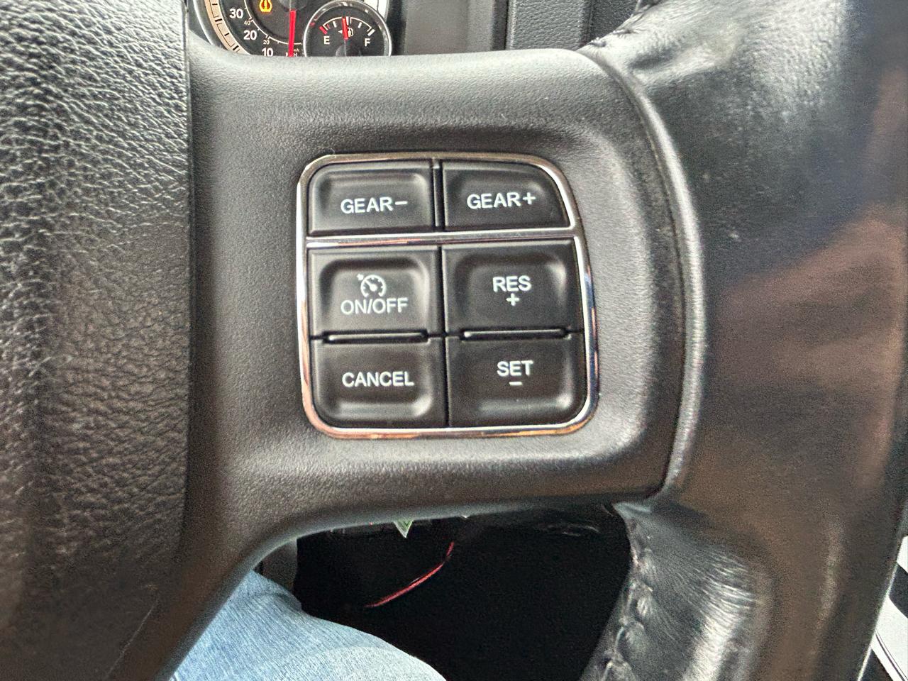 RAM 1500 SLT Crew Cab SWB 4WD 2013