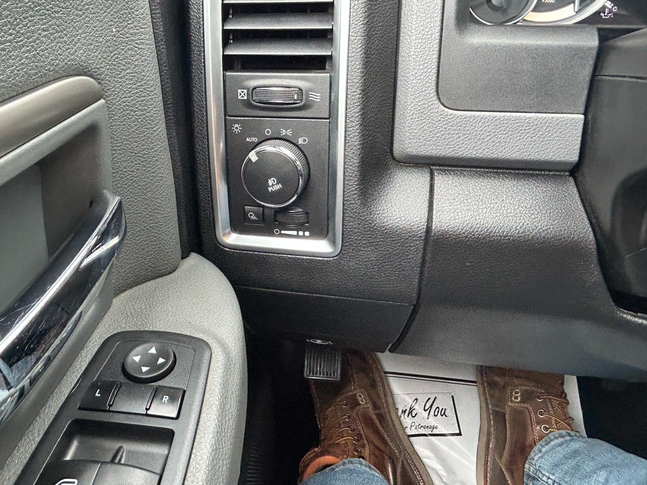 RAM 1500 SLT Crew Cab SWB 4WD 2013