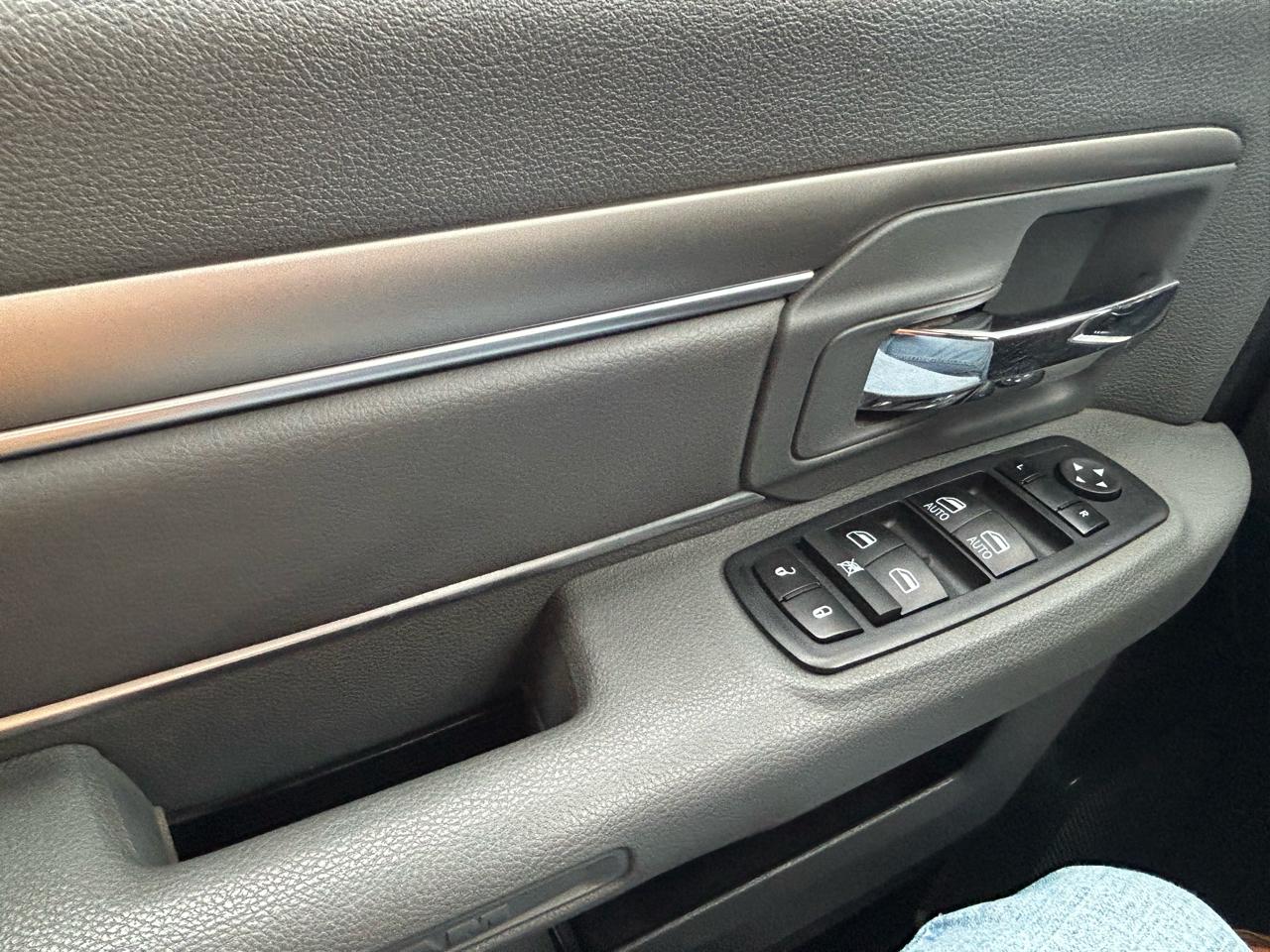 RAM 1500 SLT Crew Cab SWB 4WD 2013