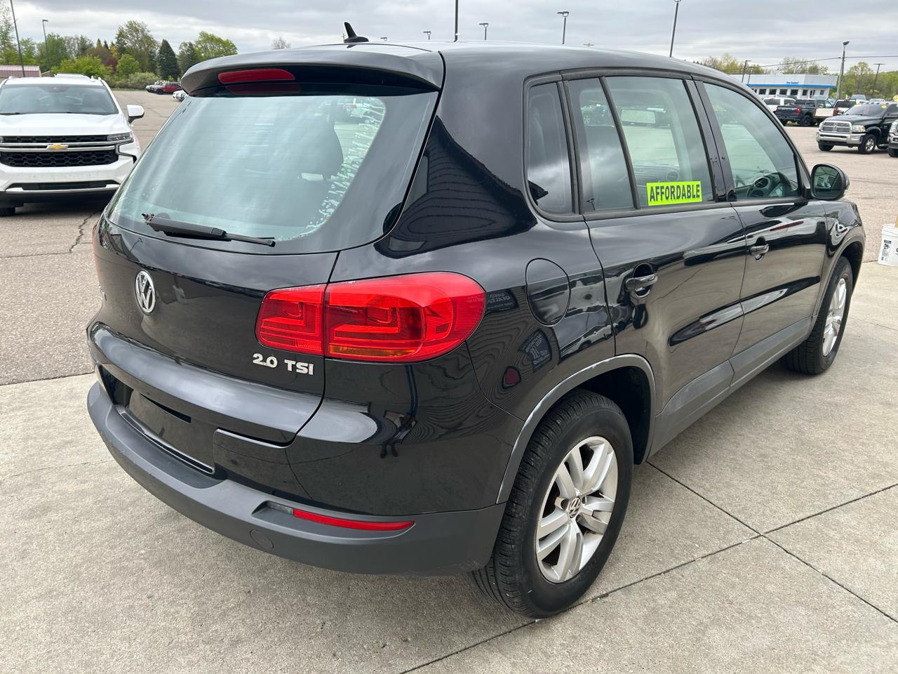 Volkswagen Tiguan S 2012