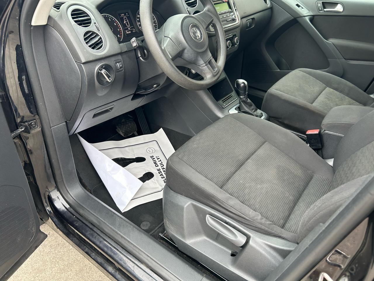 Volkswagen Tiguan S 2012