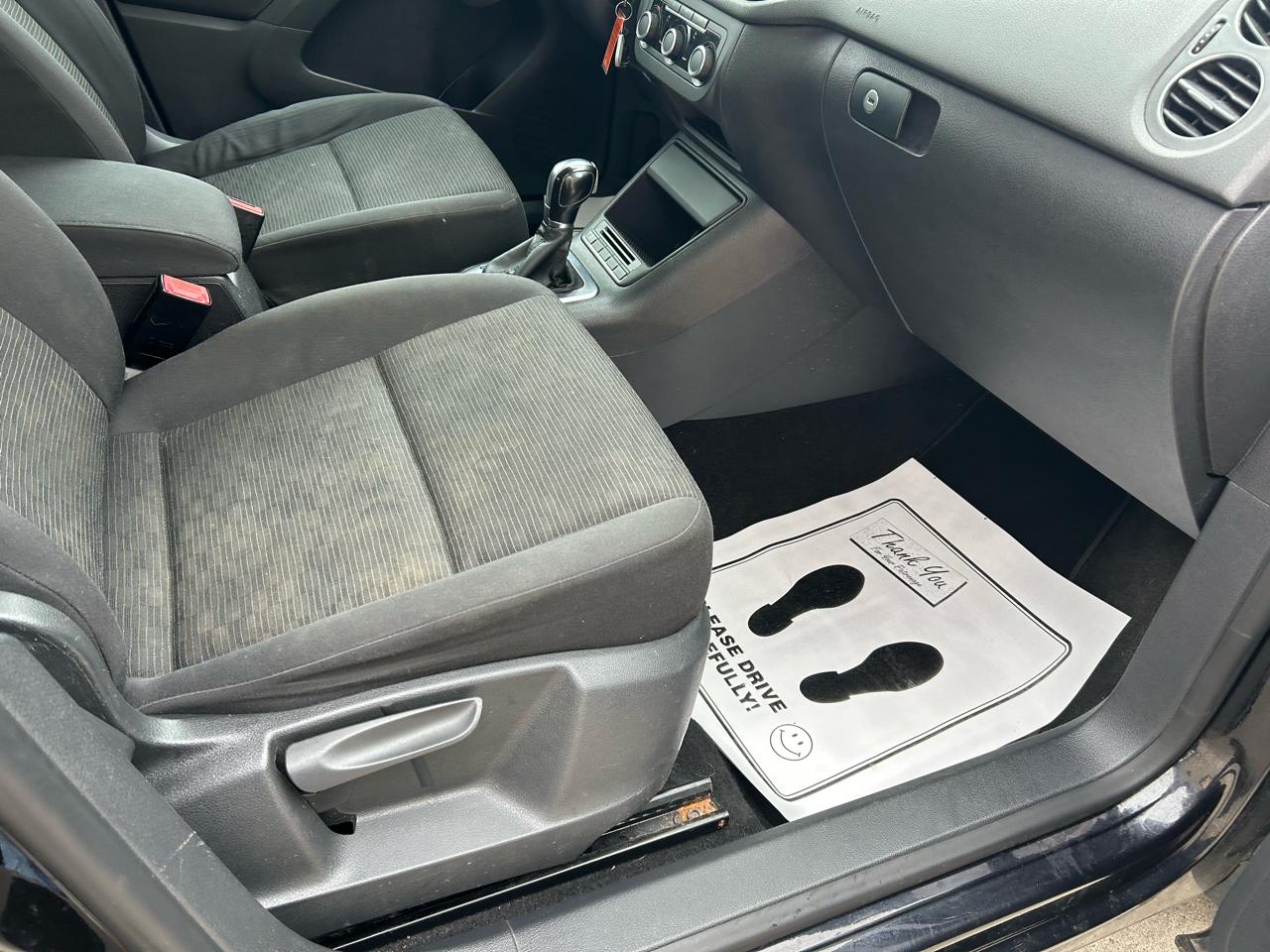 Volkswagen Tiguan S 2012