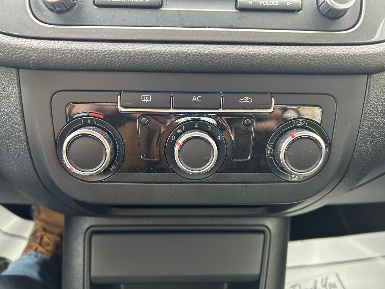 Volkswagen Tiguan S 2012